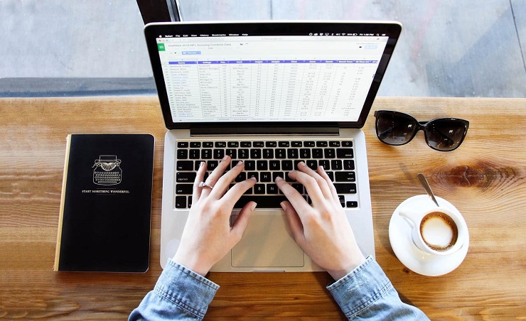 transition from employee to enrepreneur- laptop on desk