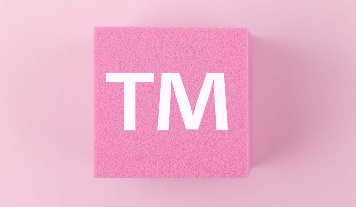 Trademark icon pink.