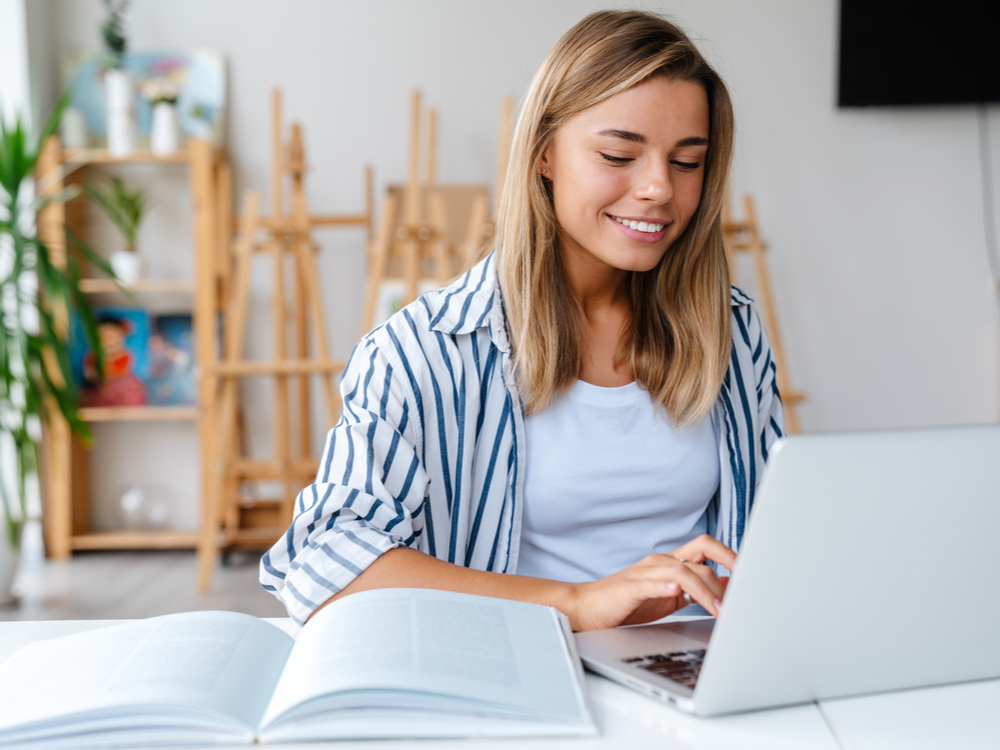 Picture of woman signed up for online digital marketing course